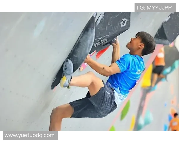 成都攀岩队耐力对比分析探讨攀岩运动员的训练与表现差异 成都攀岩队耐力对比分析探讨攀岩运动员的训练与表现差异