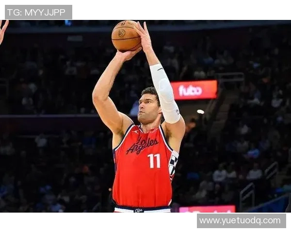 布鲁克洛佩斯的篮球之路与成就探讨