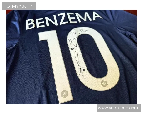 本泽马：从足球天才到传奇前锋的辉煌旅程与未来展望