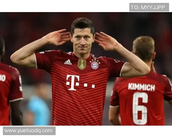 莱万在欧冠赛场火力全开10场12球争金靴形势大好